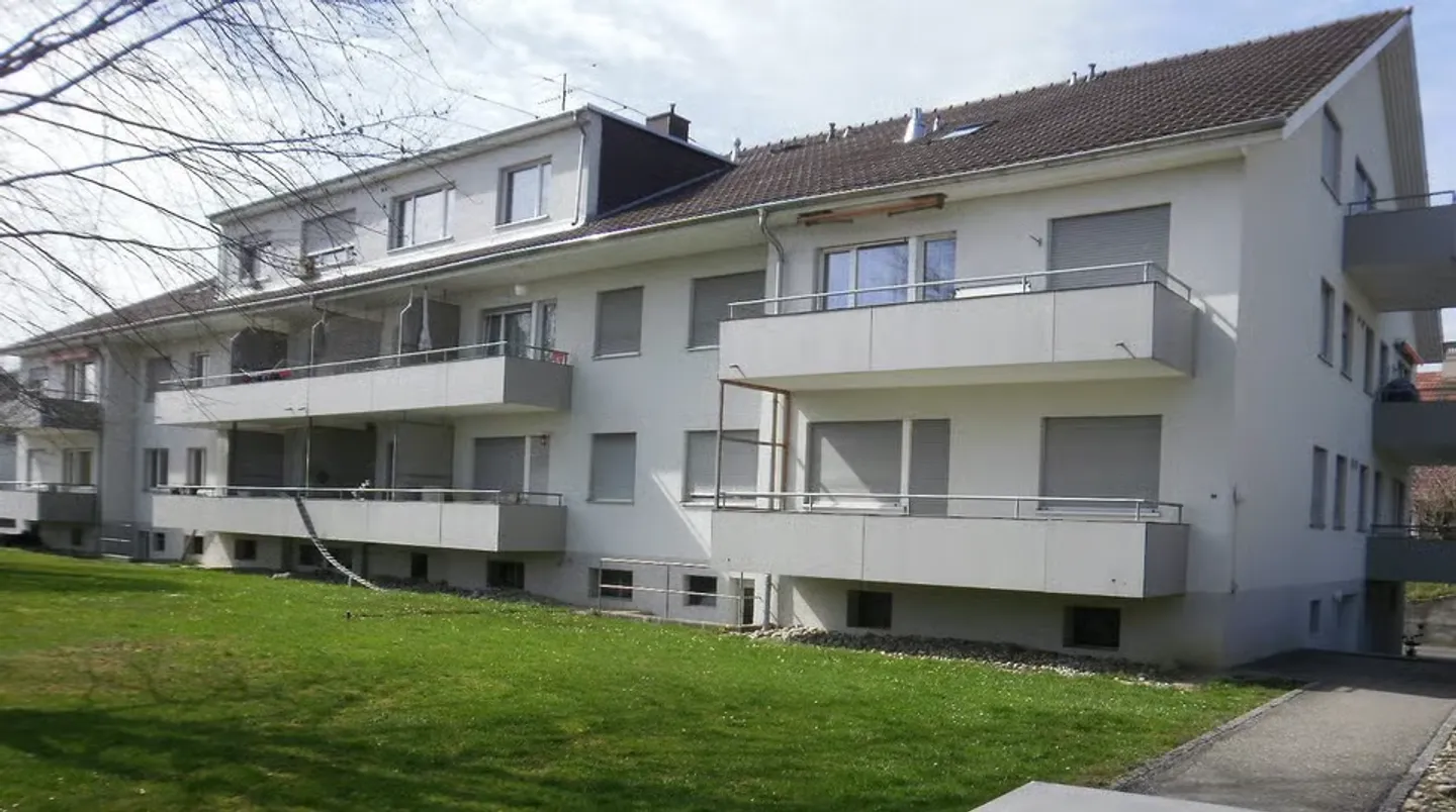 Schöne, helle 4 Zimmer Wohnung mit Balkon - Photo 1 sur 13