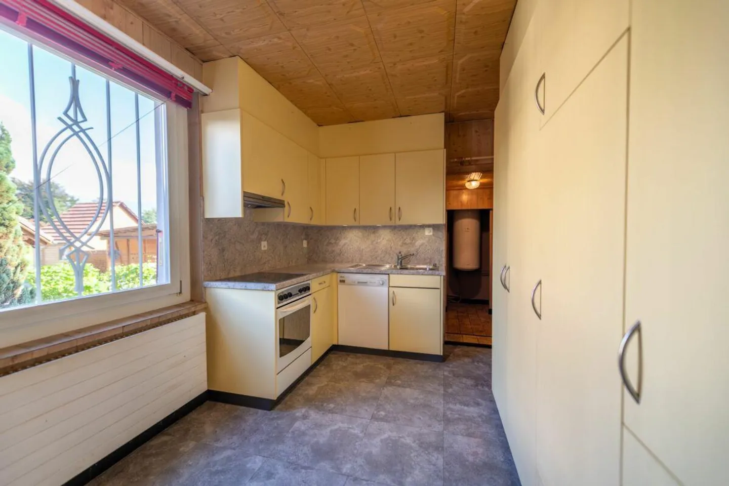 Sanierung oder Neubau: Grosszügiges Grundstück mit viel Potenzial - Foto 3 von 19