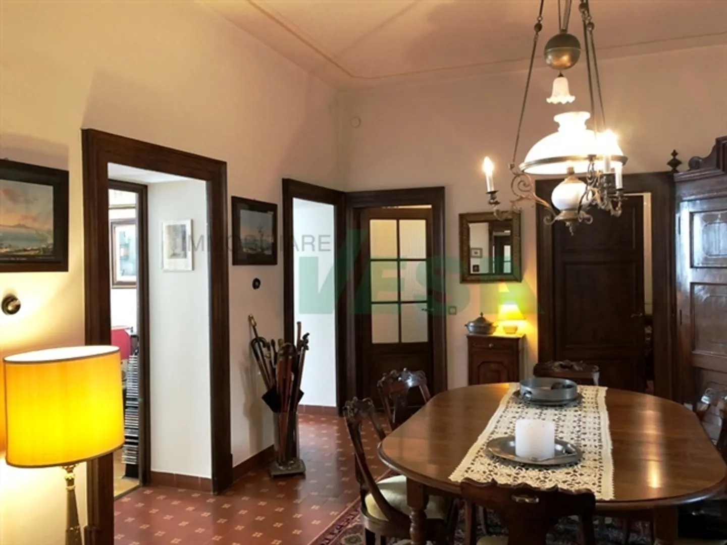 Magnifique et spacieuse villa de 800 avec de beaux détails originaux - Photo 4 sur 13