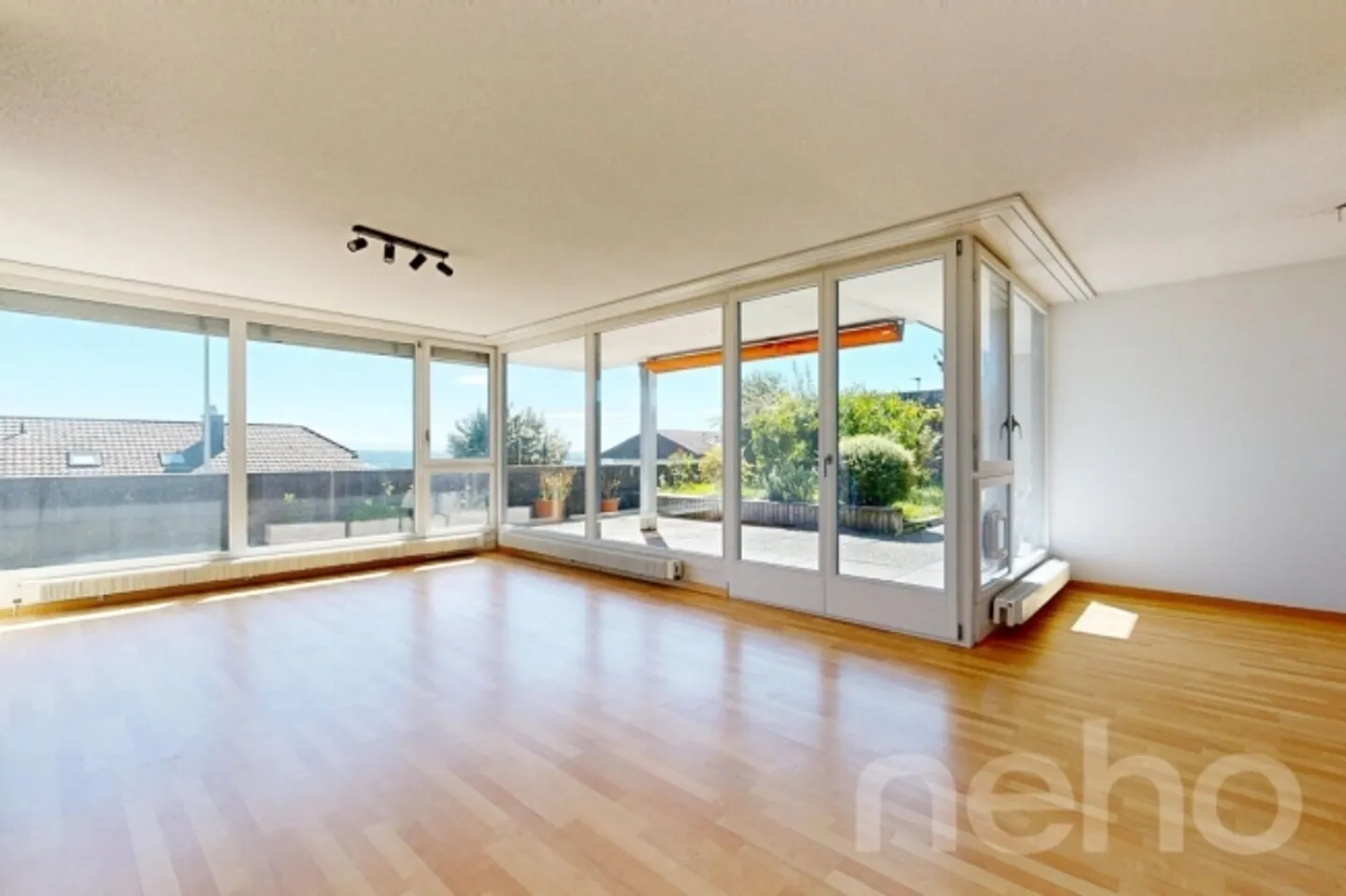 «Helle Terrassenwohnung mit Weitsicht» - Foto 2 von 12