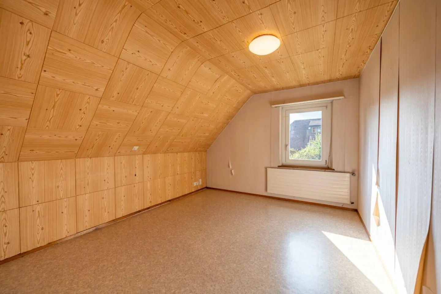 Sanierung oder Neubau: Grosszügiges Grundstück mit viel Potenzial - Foto 8 von 19