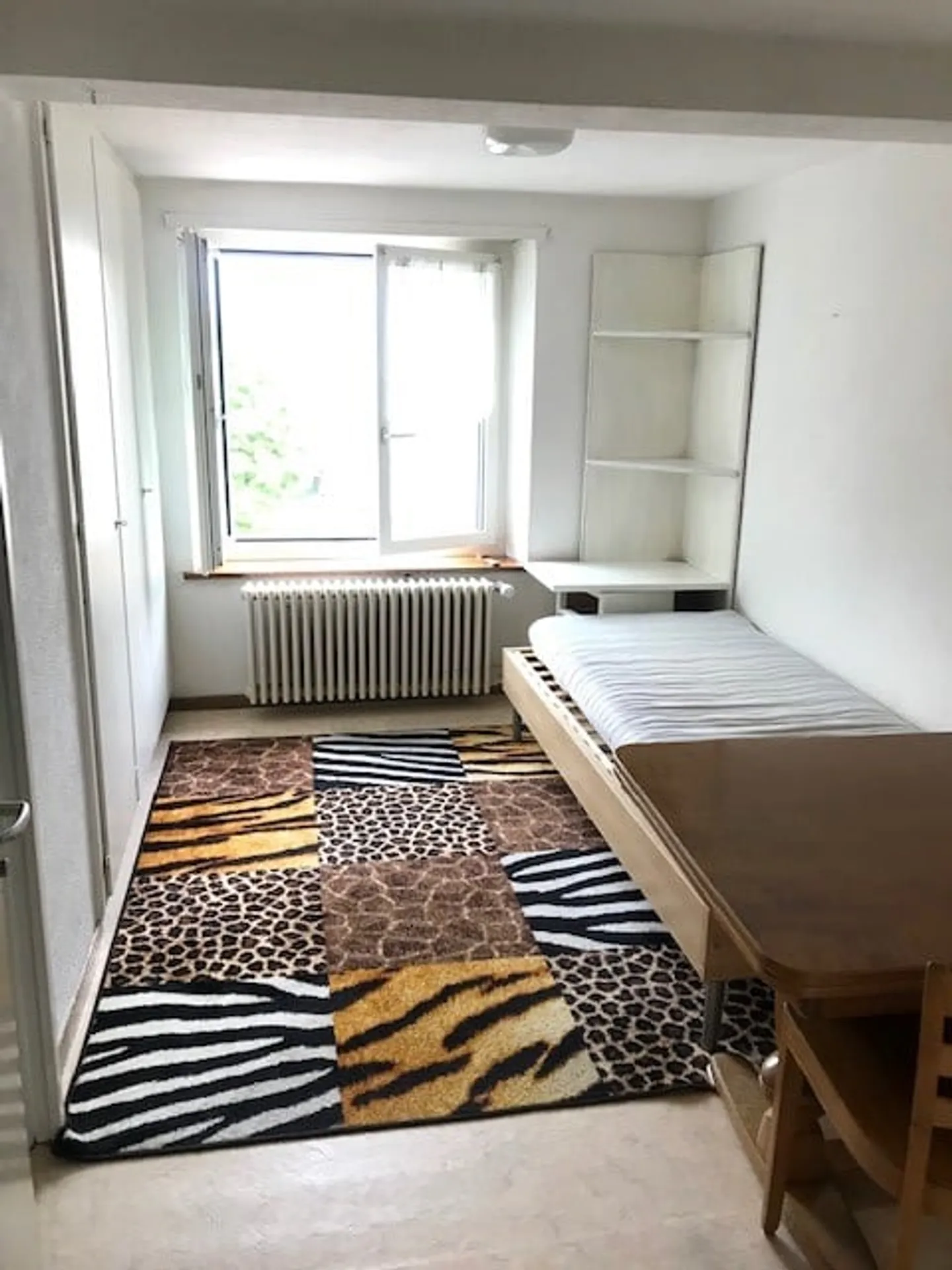 1-Zimmer-Wohnung im 3.OG nähe Bahnhof Uetikon am See - Foto 2 von 6