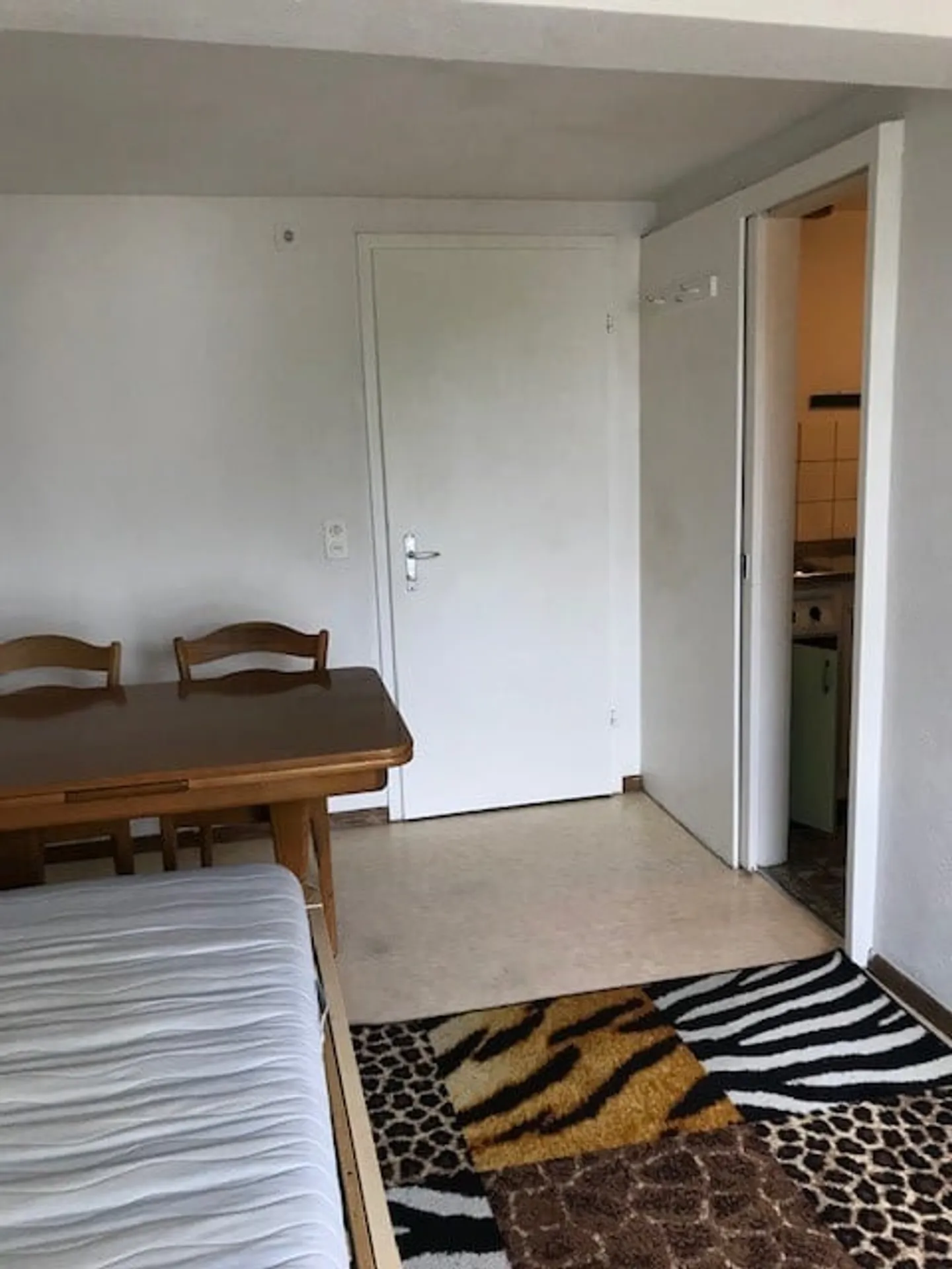 1-Zimmer-Wohnung im 3.OG nähe Bahnhof Uetikon am See - Foto 3 von 6