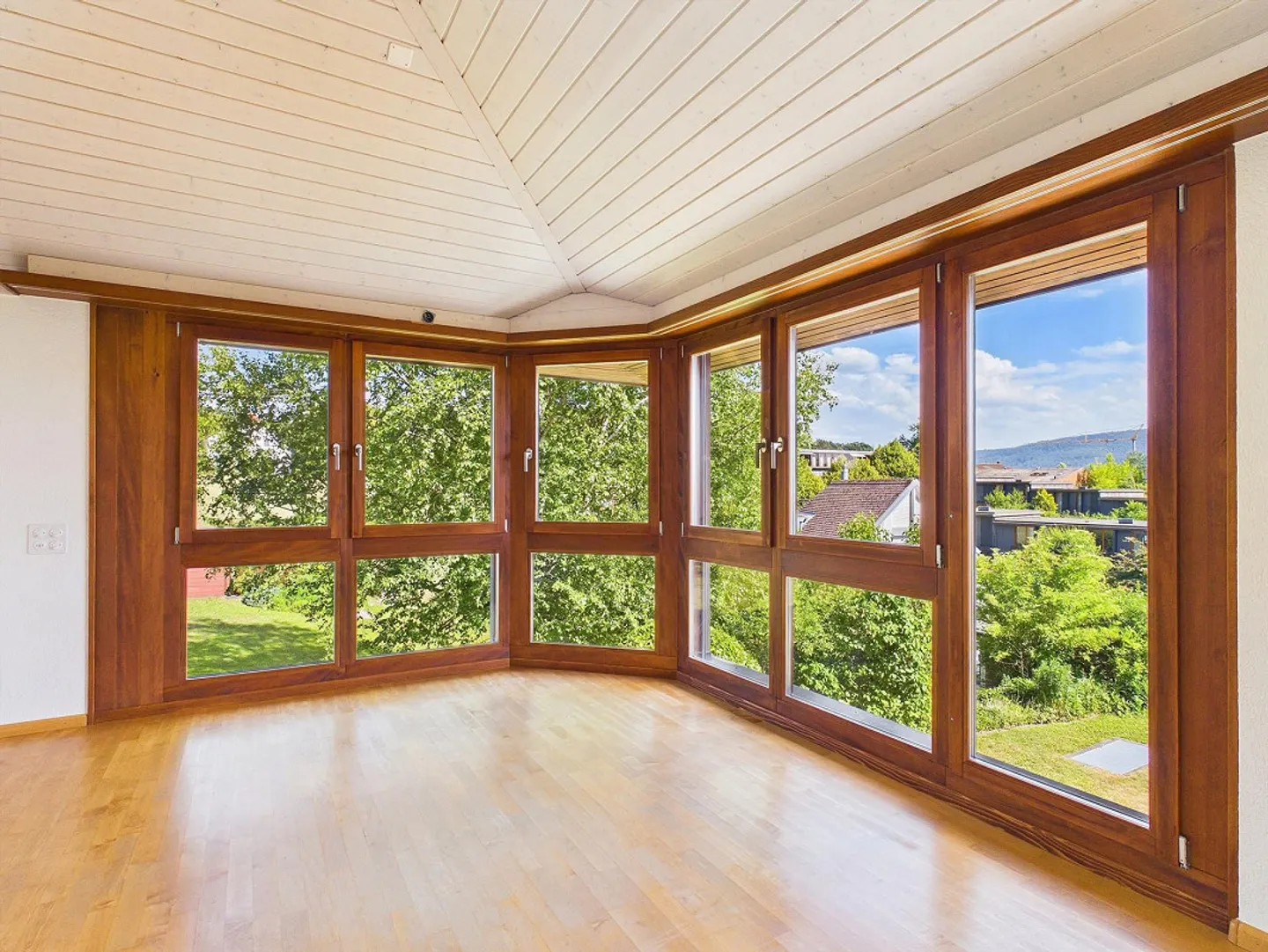 10.5-Room Single-Family House with a View - Photo 7 of 13