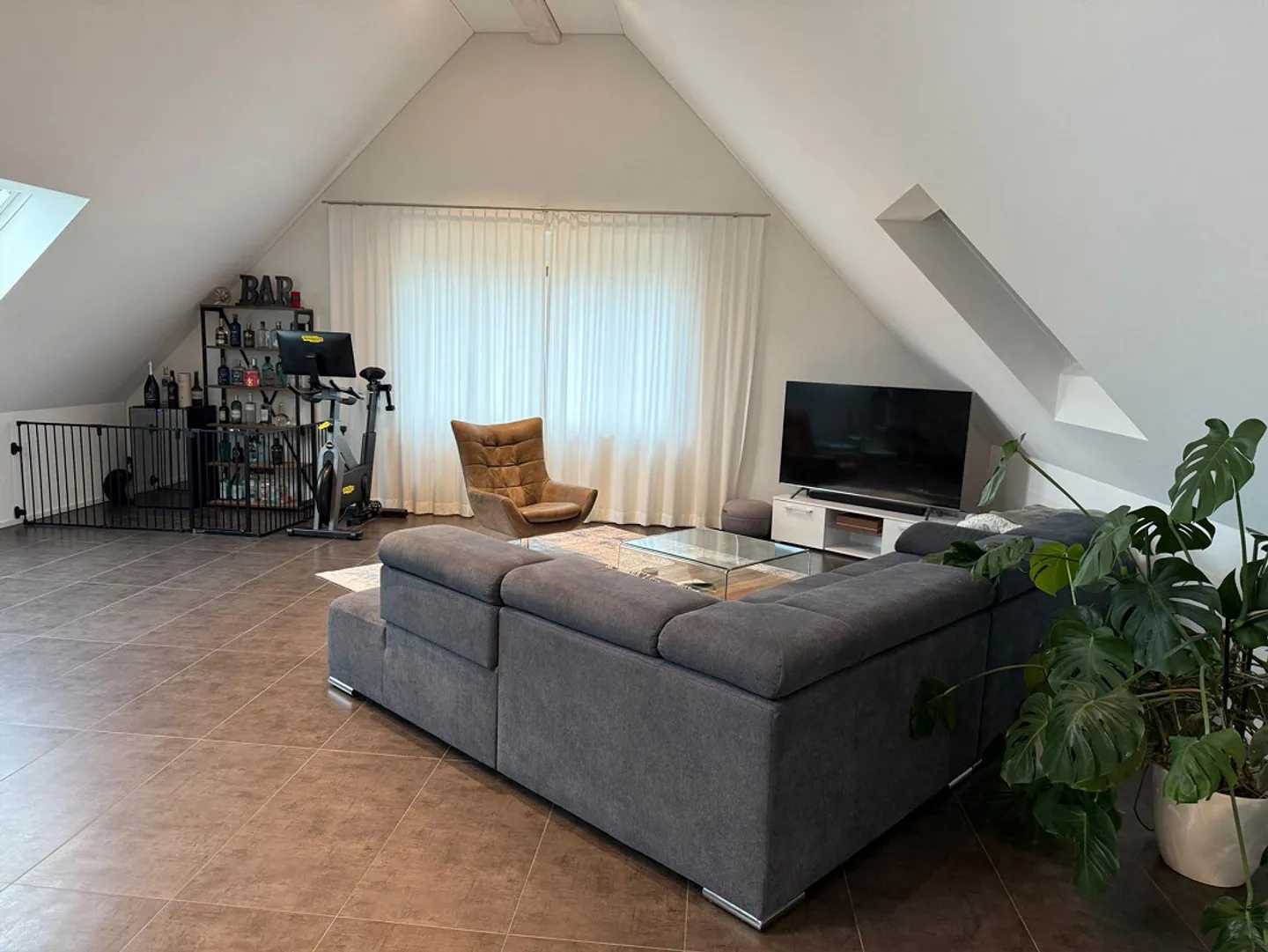 Ein richtiges Zuhause - stilvoll, gross und mit traumhafter Seesicht - Foto 4 von 13