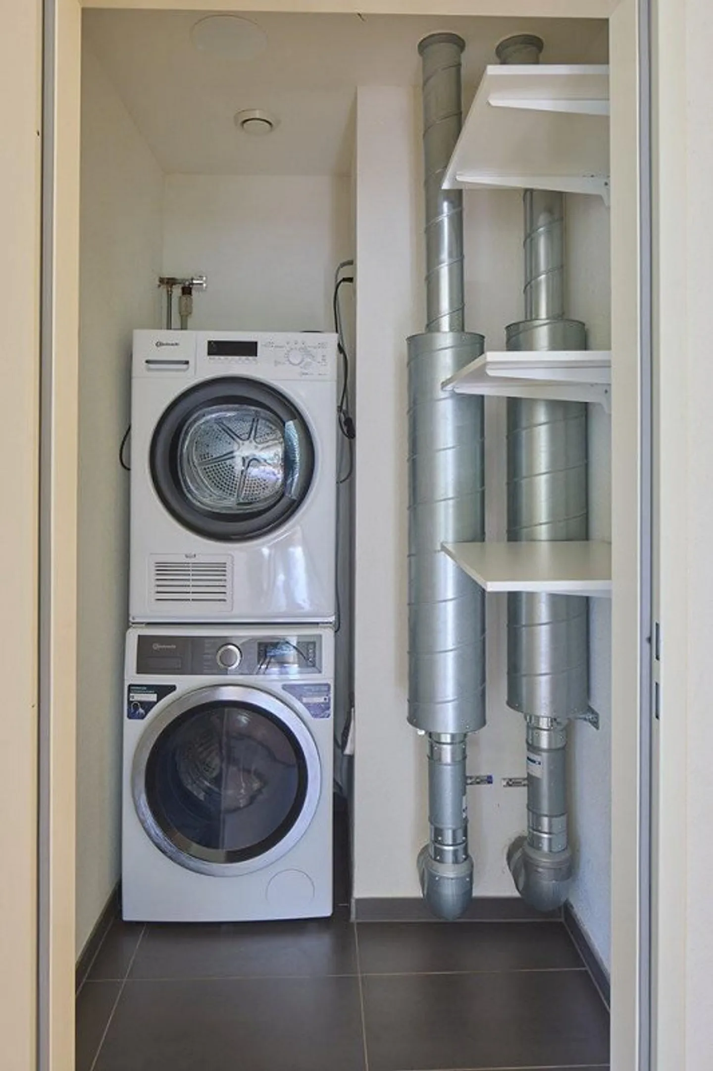 RENT WITHOUT SECURITY DEPOSIT - 3.5 Room Apartment with Garden Seating Area - Photo 8 of 9