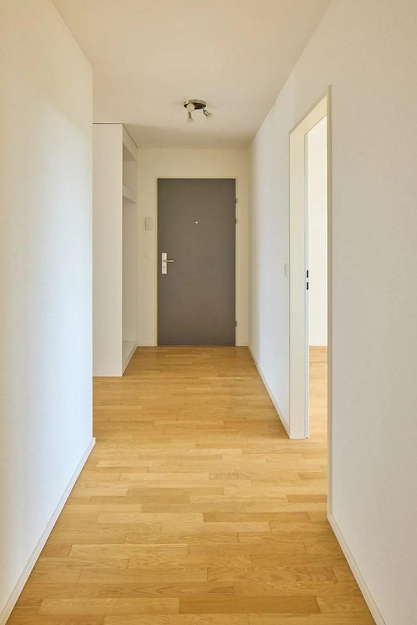 RENT WITHOUT SECURITY DEPOSIT - 3.5 Room Apartment with Garden Seating Area - Photo 7 of 9