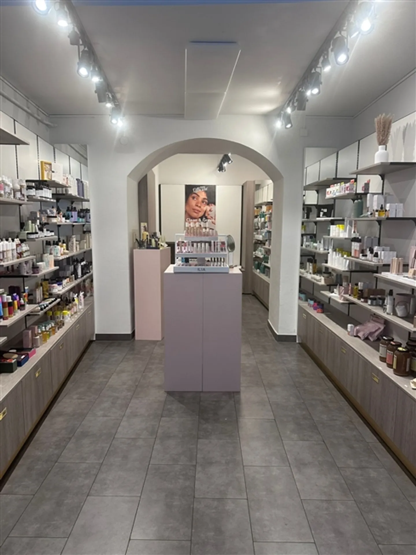 Commercial - Photo 1 of 3