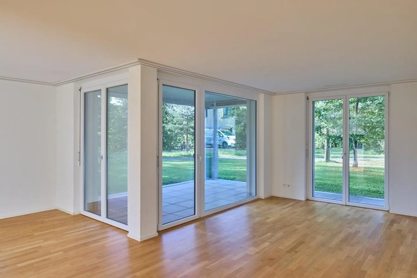 RENT WITHOUT SECURITY DEPOSIT - 3.5 Room Apartment with Garden Seating Area - Photo 2 of 9