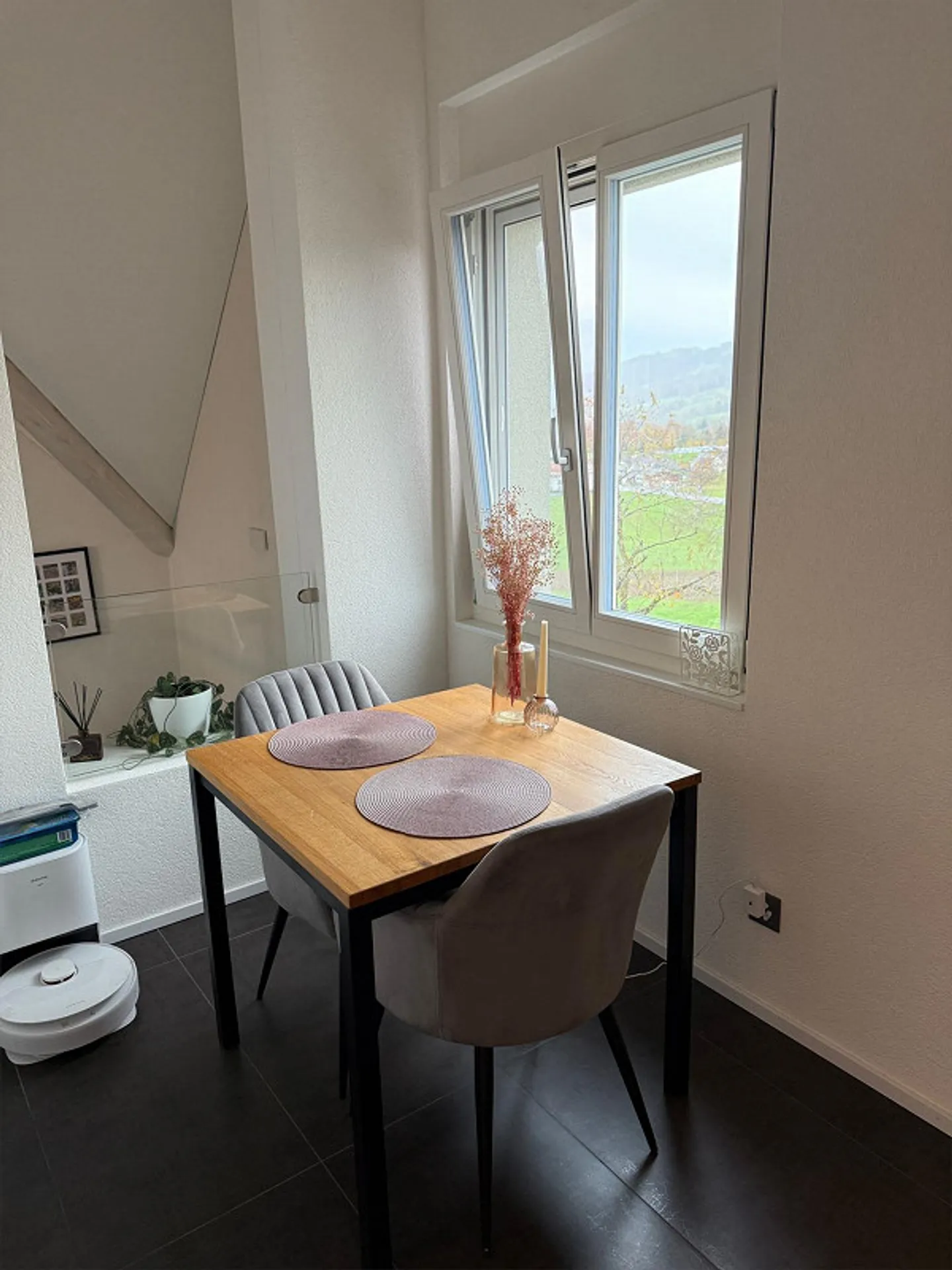 Ein richtiges Zuhause - stilvoll, gross und mit traumhafter Seesicht - Foto 6 von 13