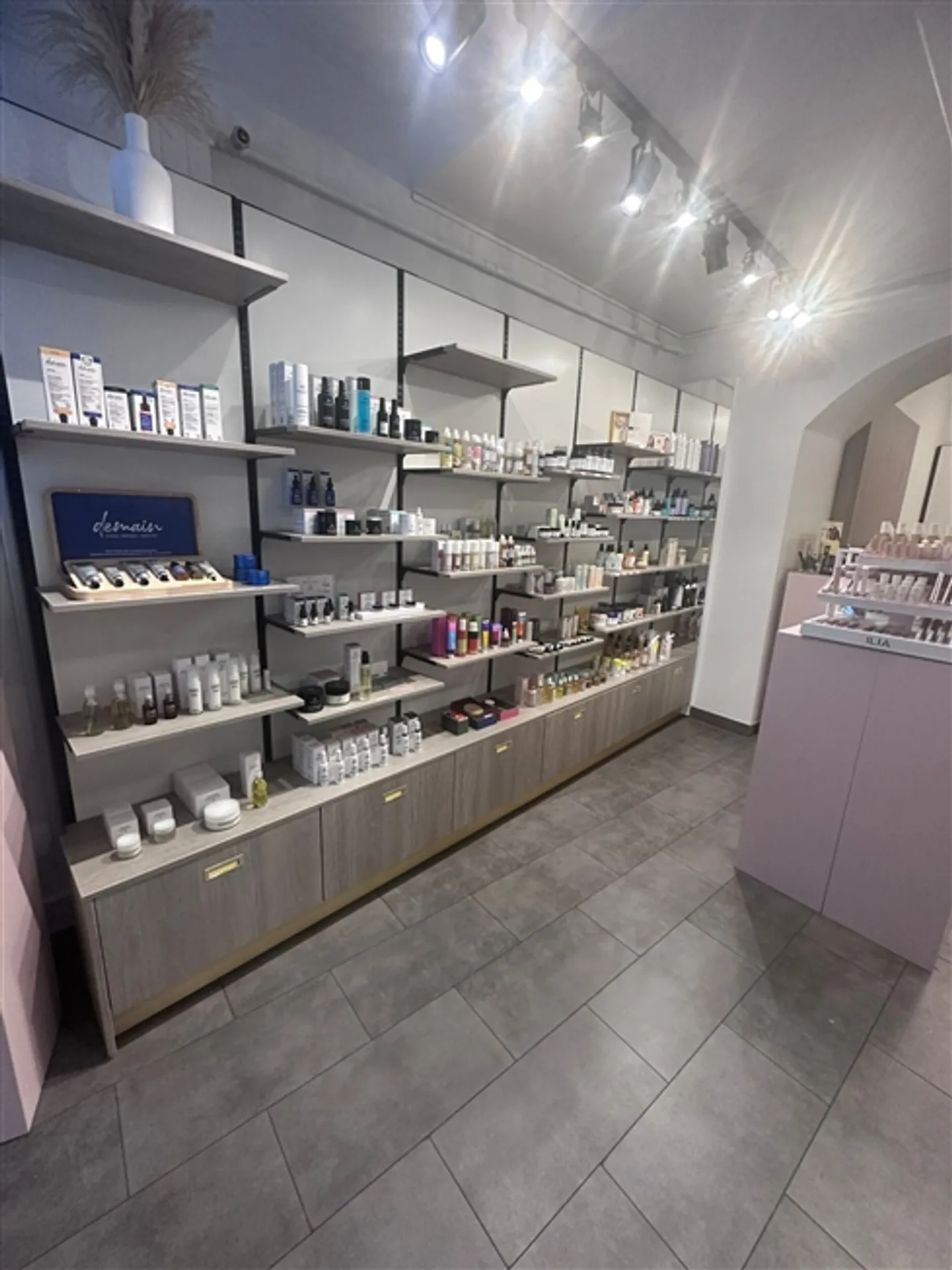 Commercial - Photo 2 of 3