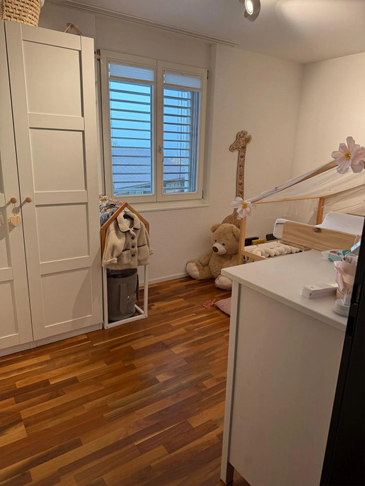 Ein richtiges Zuhause - stilvoll, gross und mit traumhafter Seesicht - Foto 11 von 13