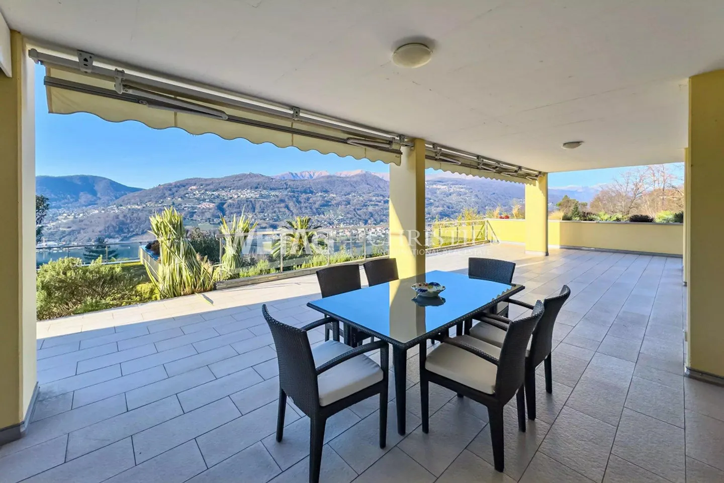 Montagnola: Apartment with private garden & open lake view for sale, also available as a second home - Photo 1 of 13