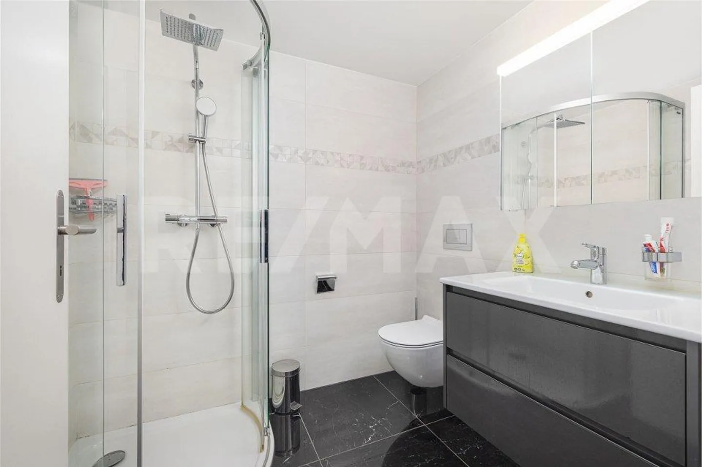 Nearly new 5.5-room terraced house with great views and high-quality finishes! - Photo 12 of 13