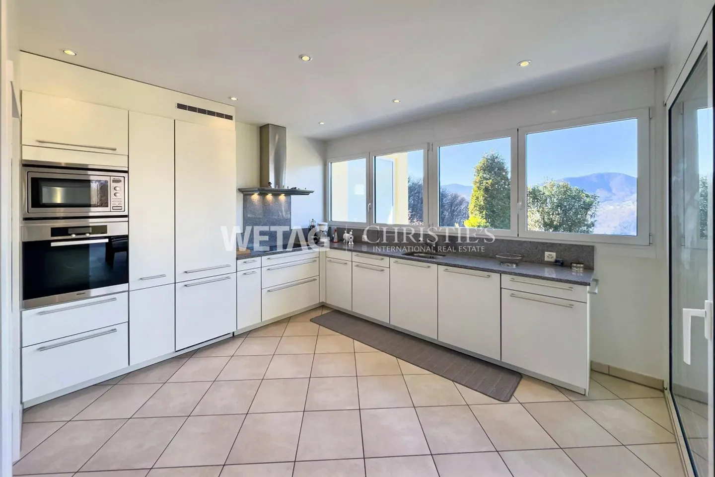 Montagnola: Apartment with private garden & open lake view for sale, also available as a second home - Photo 4 of 13