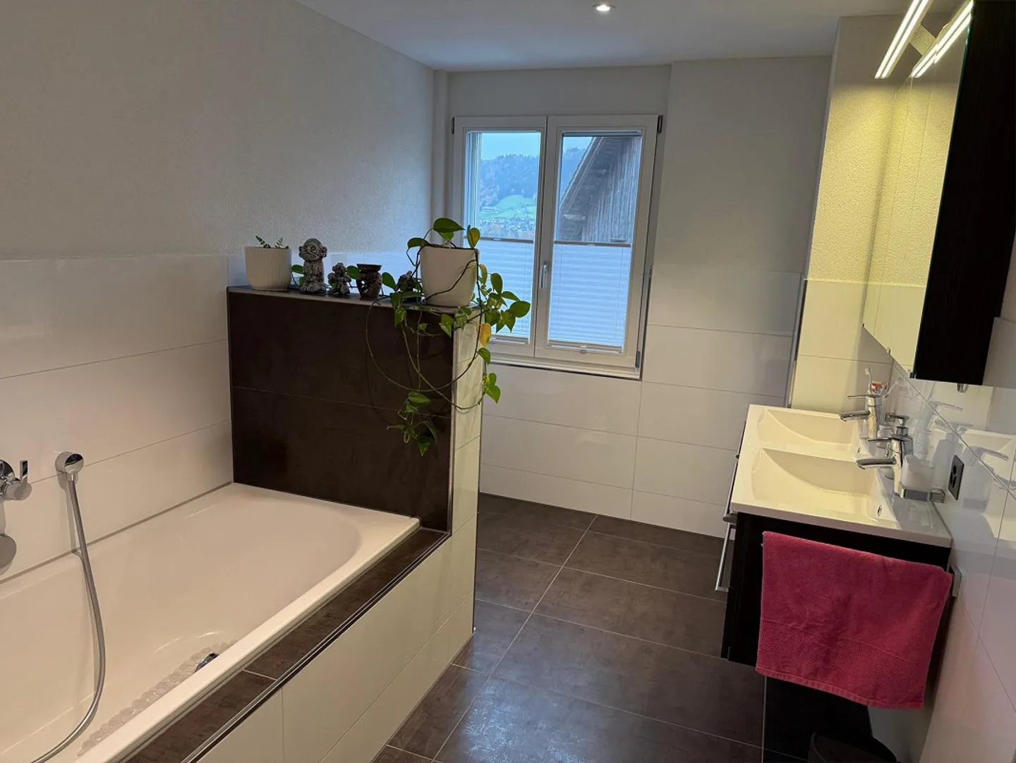 Ein richtiges Zuhause - stilvoll, gross und mit traumhafter Seesicht - Foto 8 von 13