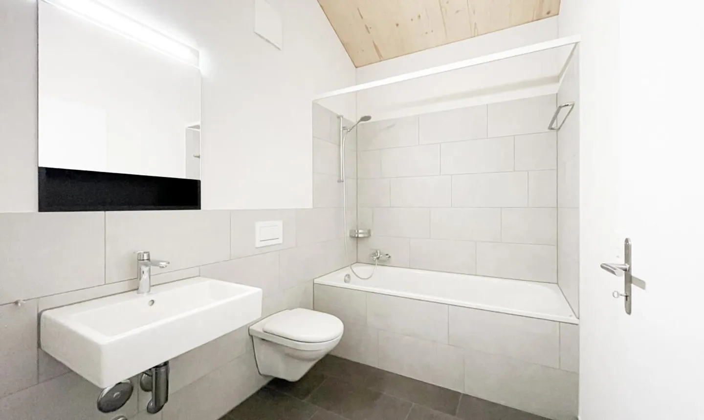 Appartement en attique 2,5 pièces avec vue dégagée à Spiringen - Photo 9 sur 11