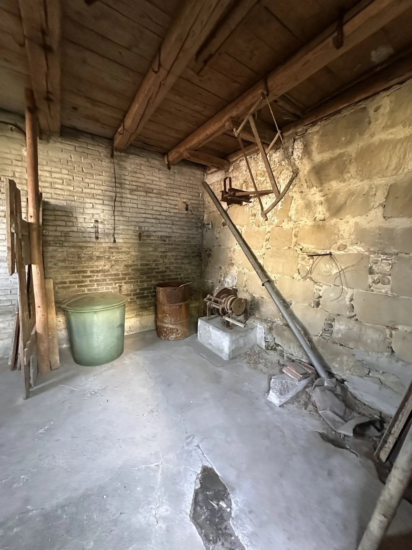 Looking for office, storage, or craft spaces? You will find what you need with us! - Photo 7 of 9