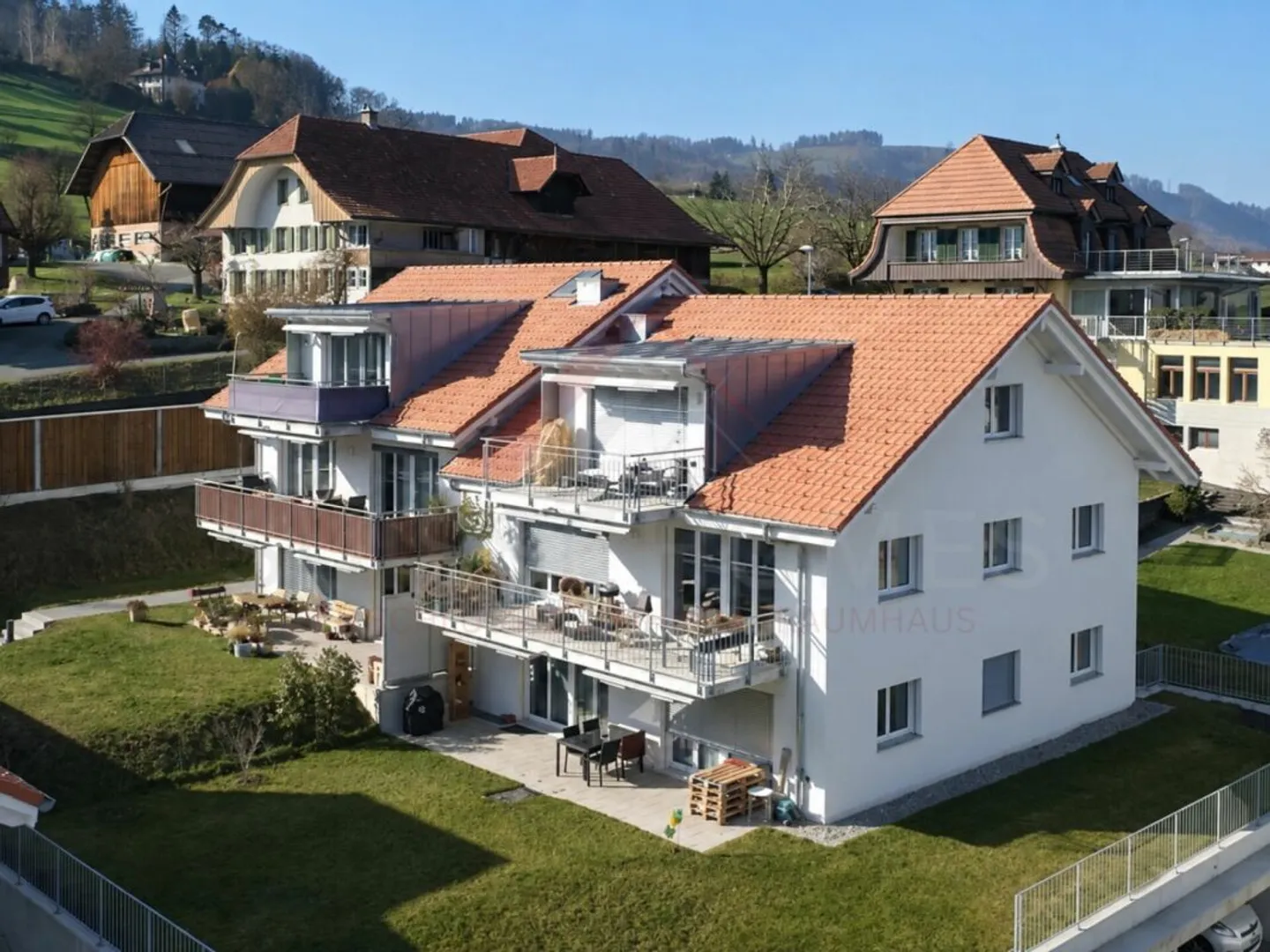 Casa multifamiliare moderna, ben tenuta e completamente affittata a Mühlethurnen - Foto 1 di 4