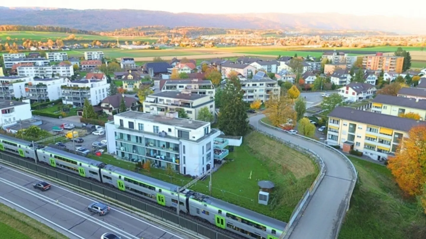 Vivere con comfort - Appartamento di 4,5 stanze con grande balcone e ascensore, perfetto per famiglie e anziani - Foto 12 di 14