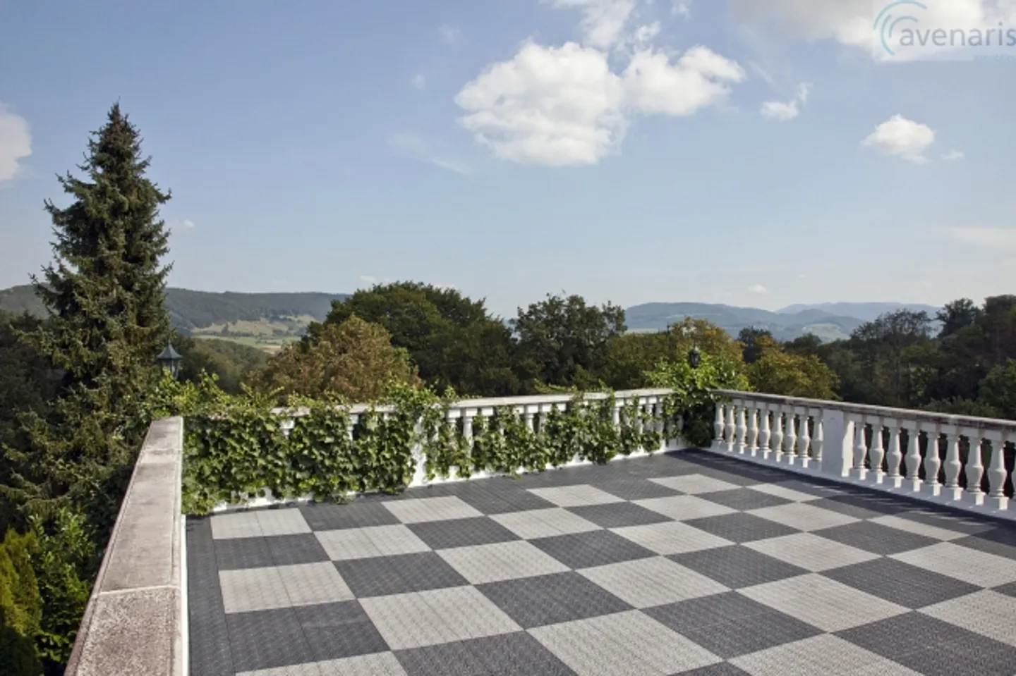 Propriété unique avec vue panoramique et piscine intérieure chauffée - Photo 8 sur 16