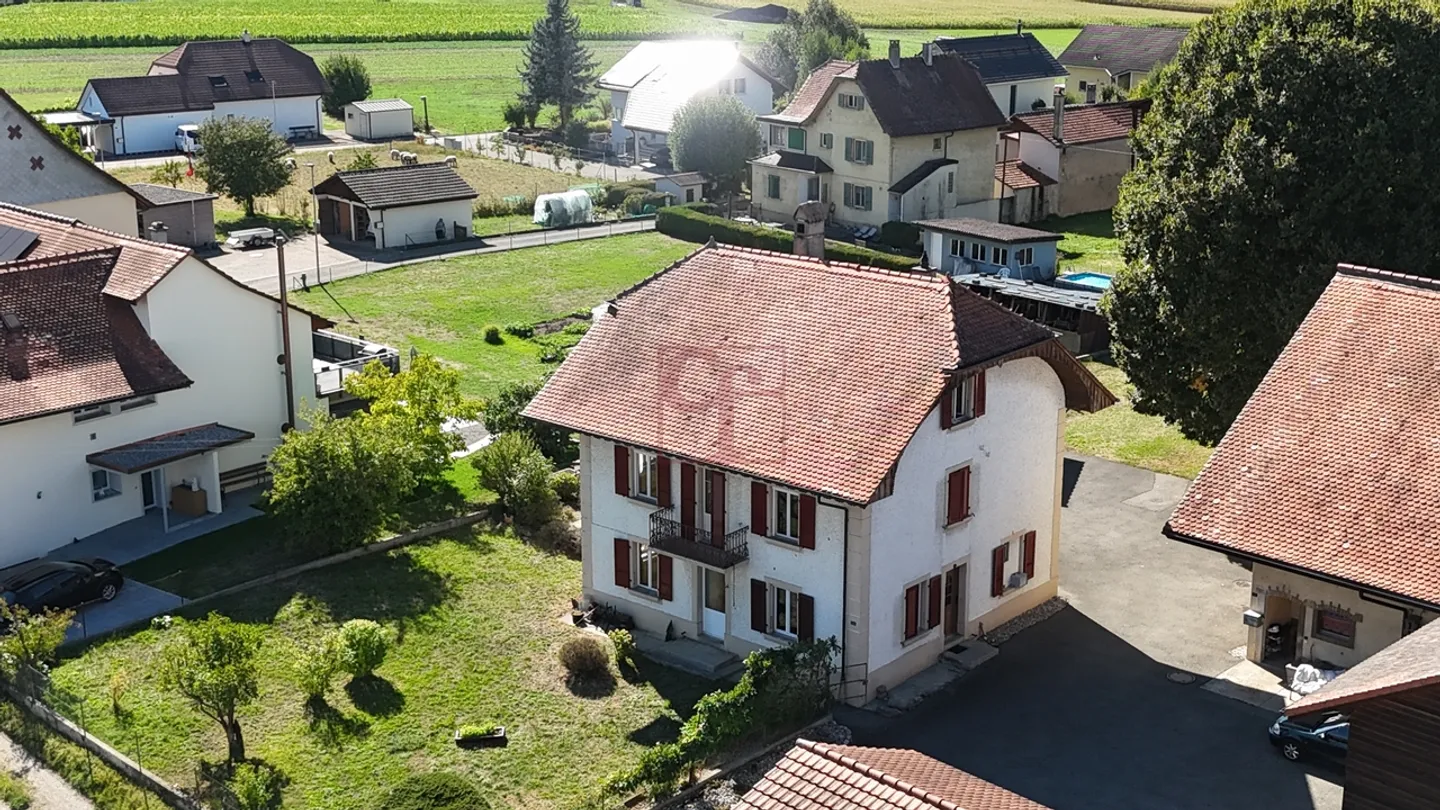 Casa familiare nel cuore del paese composta da 2 appartamenti - Foto 2 di 27