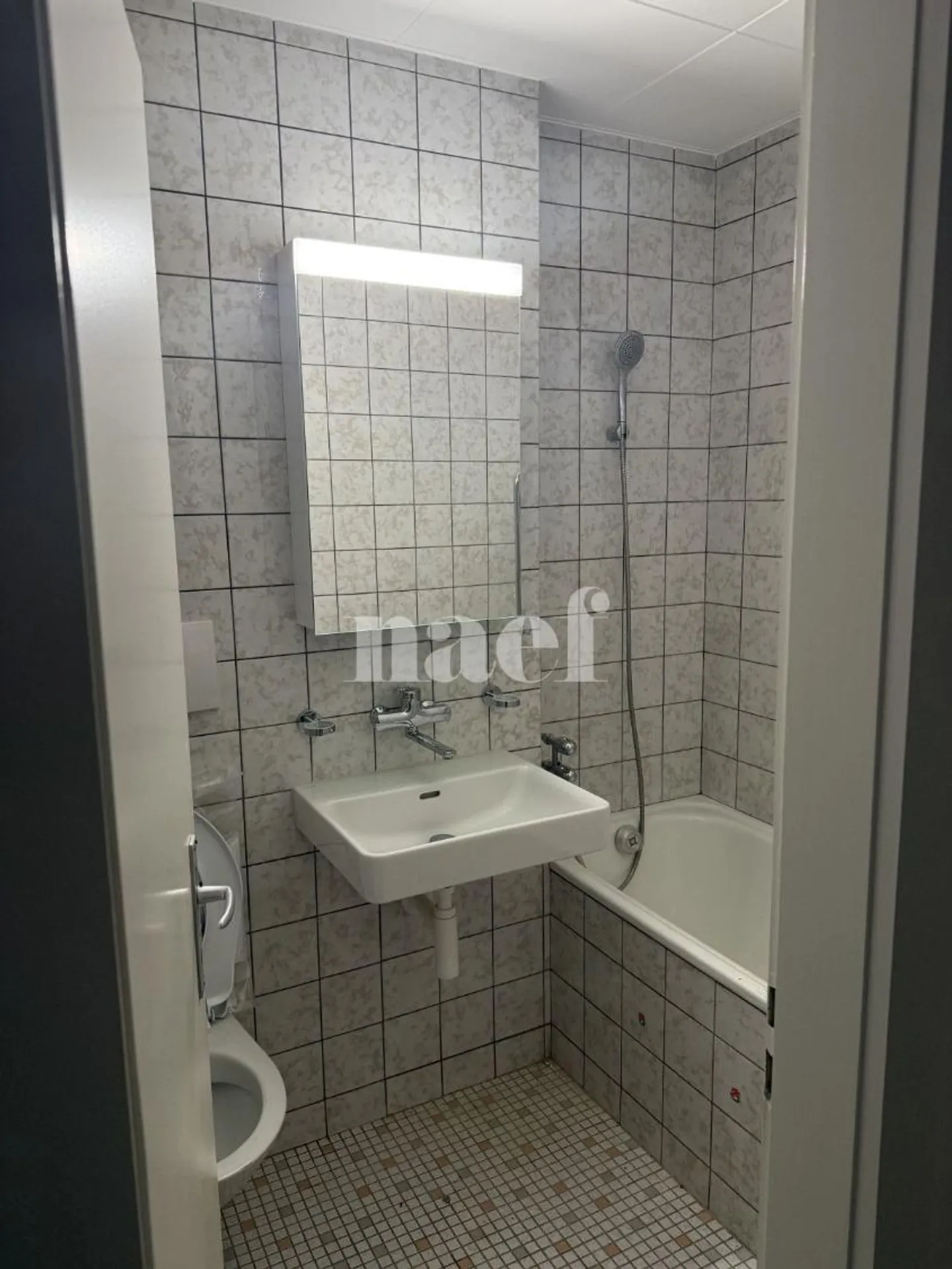 Two and a half room apartment in the city center - Photo 5 of 6