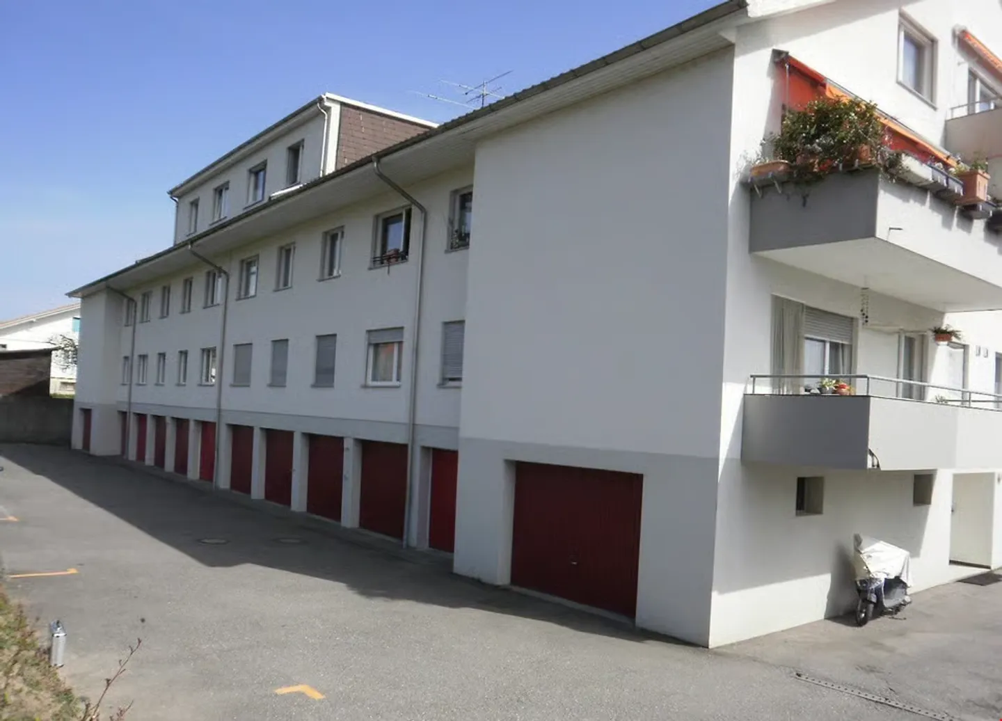Helle 3.5-Zimmer-Wohnung mit Balkon im ruhigen Schwadernau - Foto 2 di 11