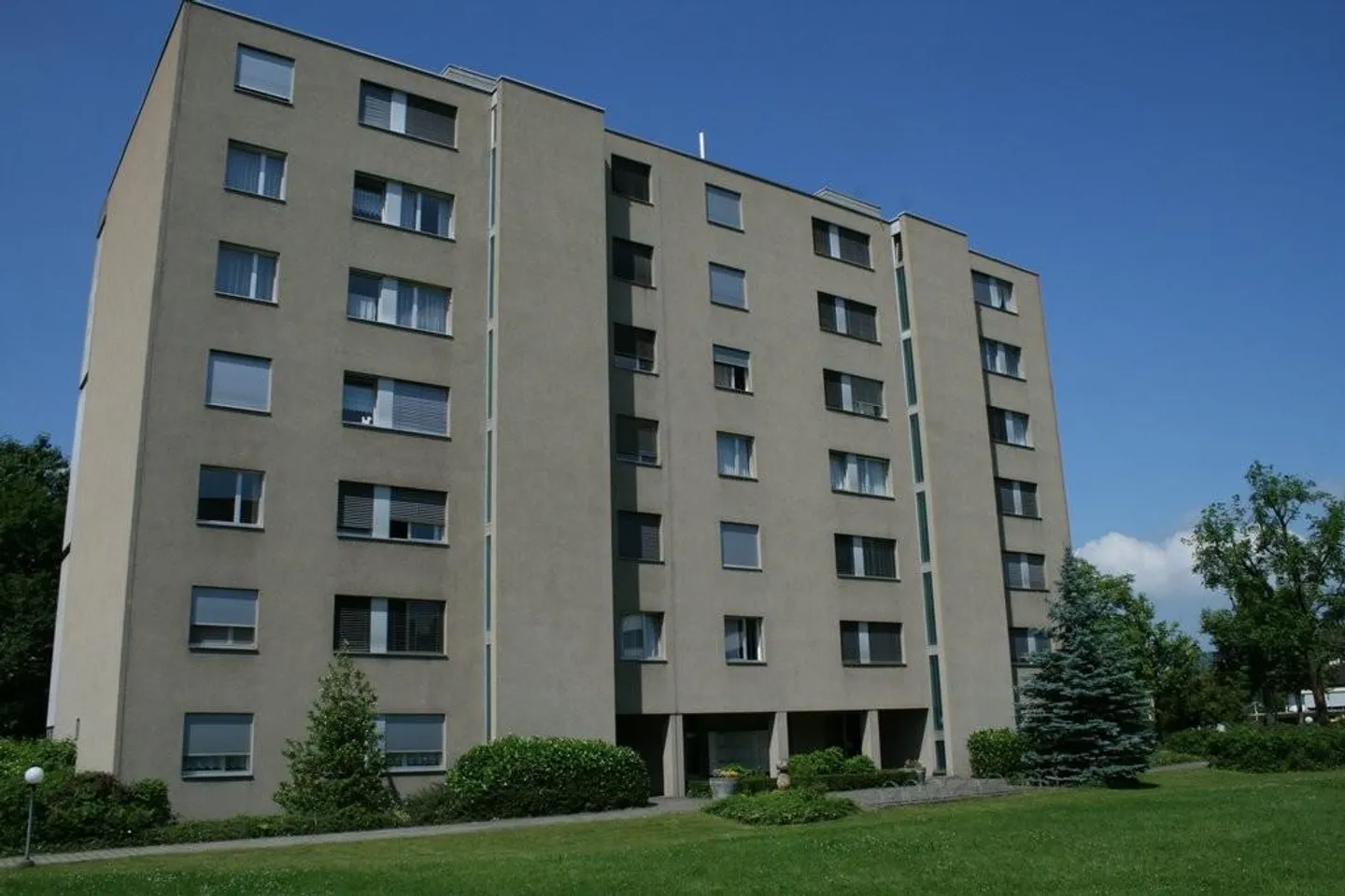 RENT WITHOUT DEPOSIT - Ideal Location for Families - Photo 1 of 8