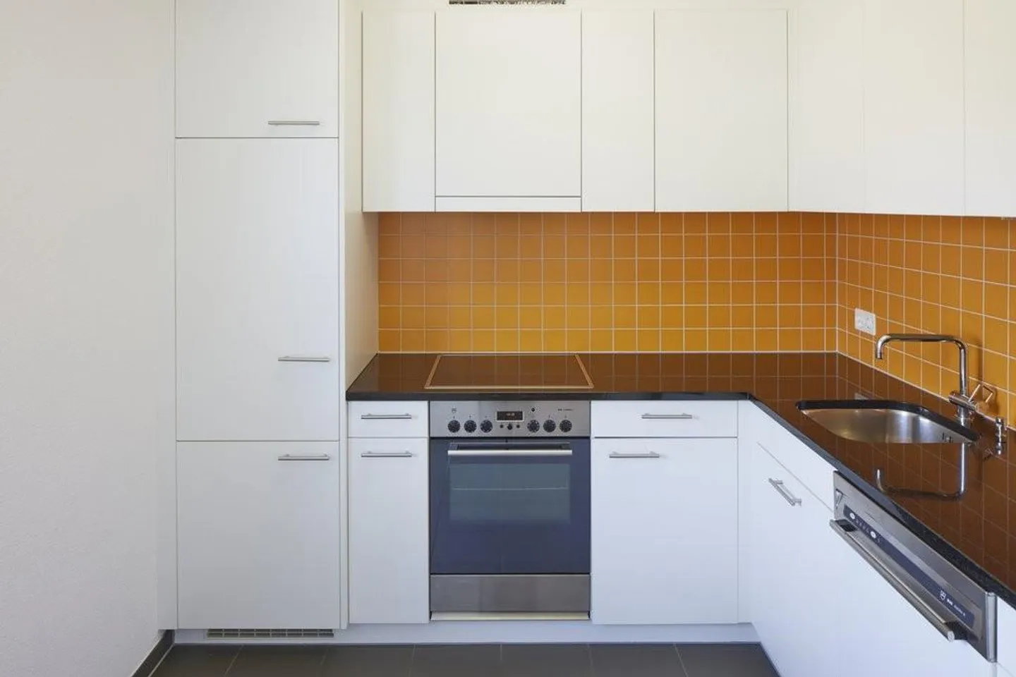 RENT WITHOUT DEPOSIT - Ideal Location for Families - Photo 2 of 8