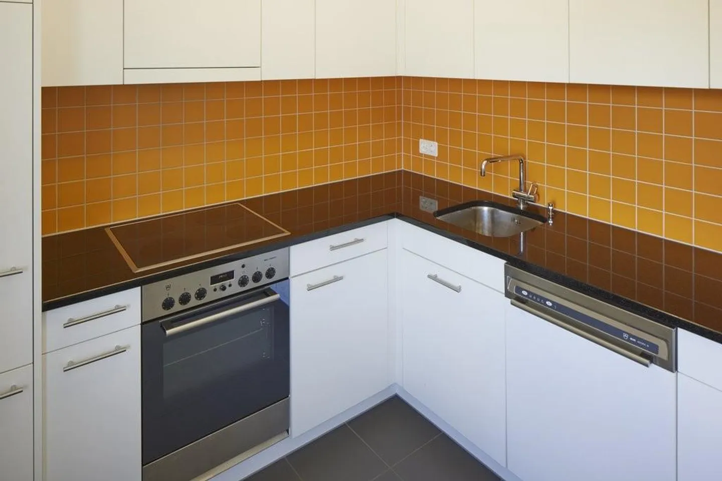 RENT WITHOUT DEPOSIT - Ideal Location for Families - Photo 3 of 8