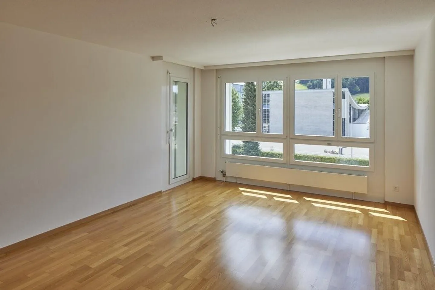 RENT WITHOUT DEPOSIT - Ideal Location for Families - Photo 4 of 8
