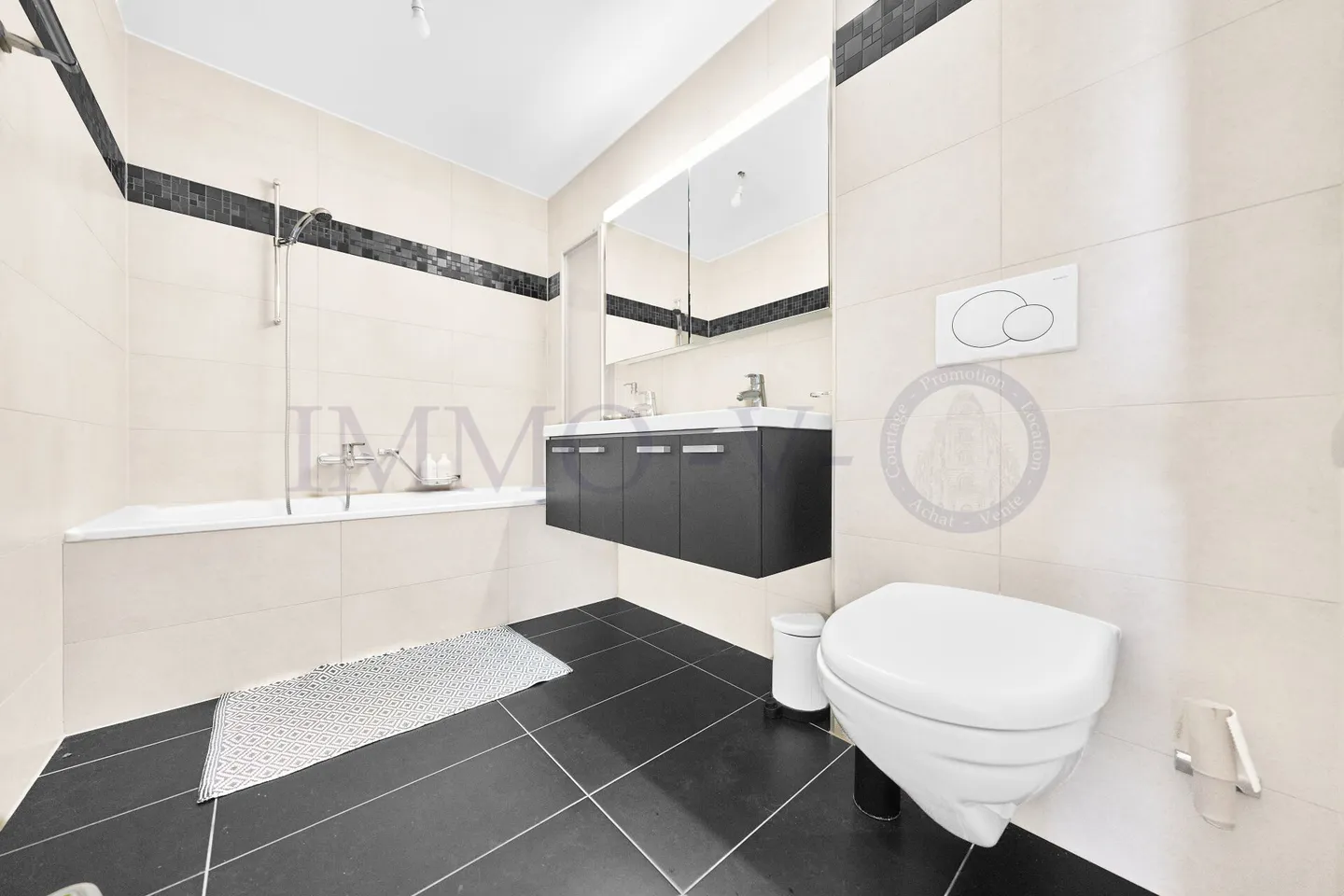 SPACIOUS DUPLEX WITH TERRACE AND BALCONY - Photo 6 of 13