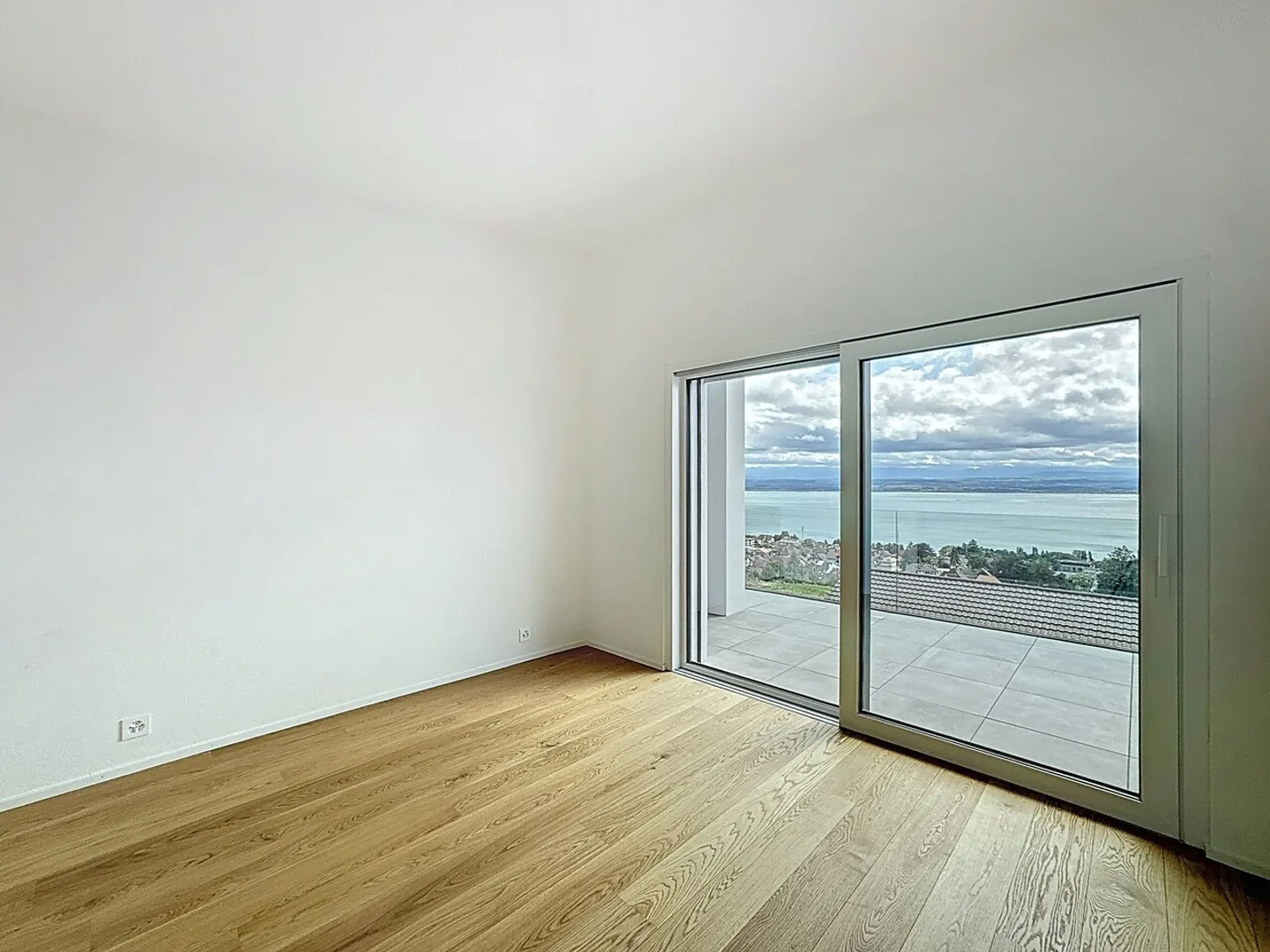 High-end semi-detached villa – 6.5 rooms – Panoramic view of the lake - Photo 9 of 9