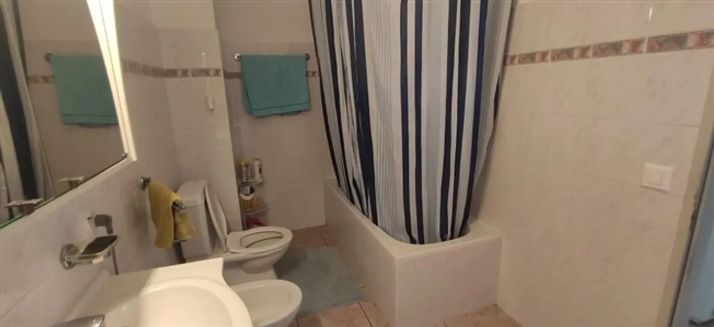 «Ampio appartamento in zona residenziale» - Foto 12 di 17