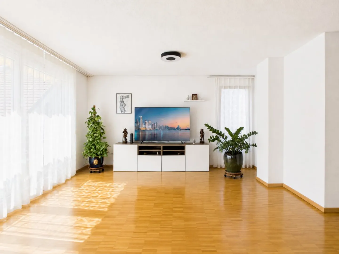 Spacious Apartment in Uster - Photo 2 of 8