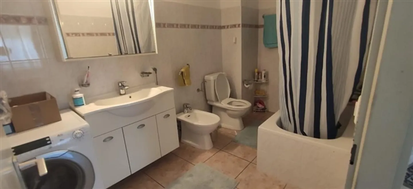«Ampio appartamento in zona residenziale» - Foto 15 di 17