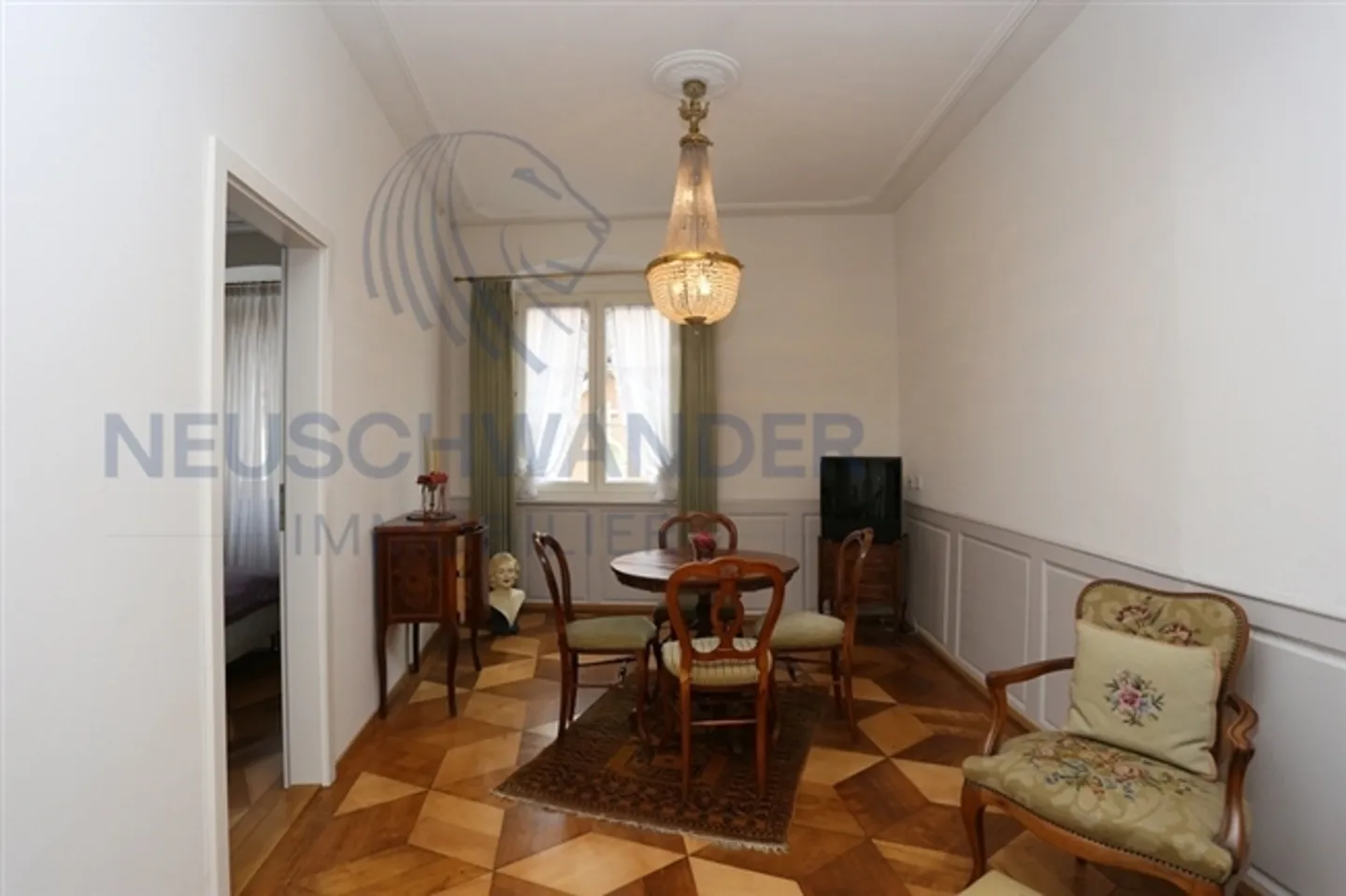 «Schöne Wohnung im 1. Stock eines kleinen renovierten unmöblierten Gebäudes.» - Foto 3 von 6