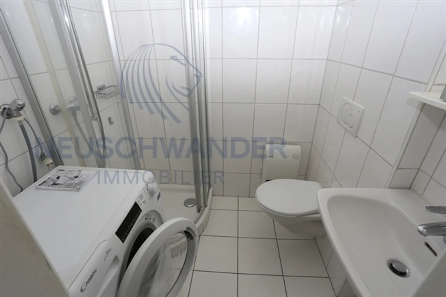 «Schöne Wohnung im 1. Stock eines kleinen renovierten unmöblierten Gebäudes.» - Foto 5 von 6