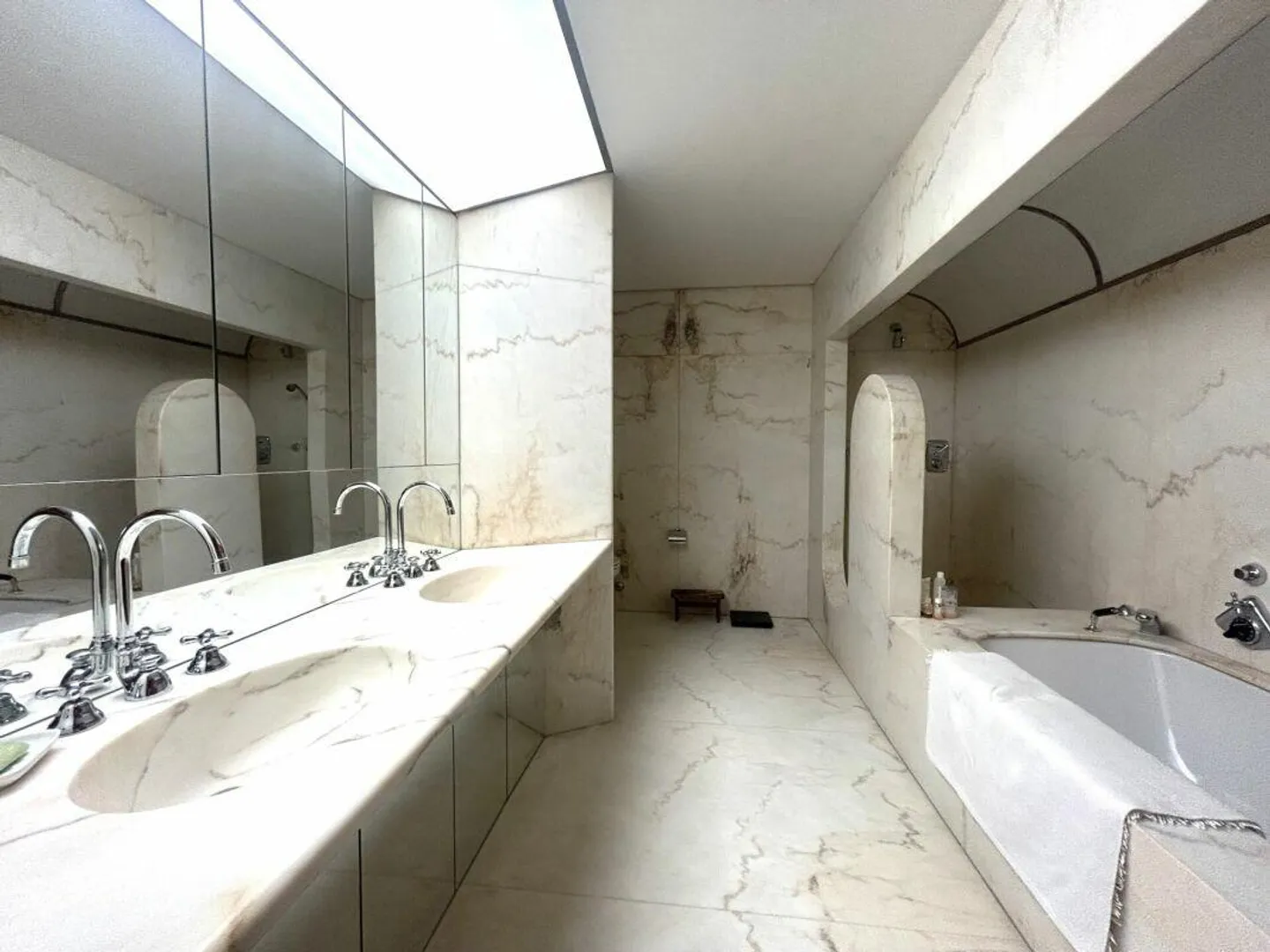 Prestigioso appartamento immerso nel verde - Foto 4 di 6