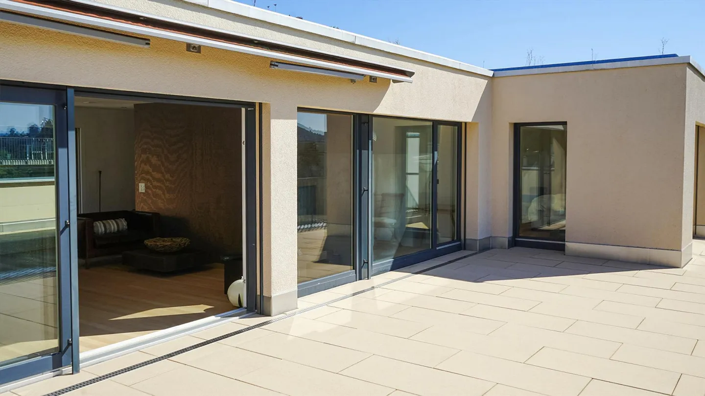 Attico di alta qualità di 3,5 locali in posizione privilegiata con terrazza sud e nord - Foto 9 di 10