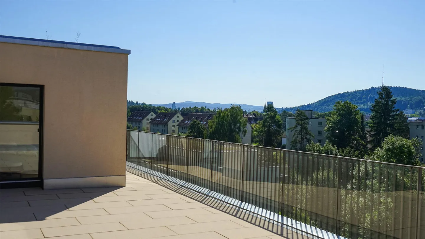 Attico di alta qualità di 3,5 locali in posizione privilegiata con terrazza sud e nord - Foto 10 di 10