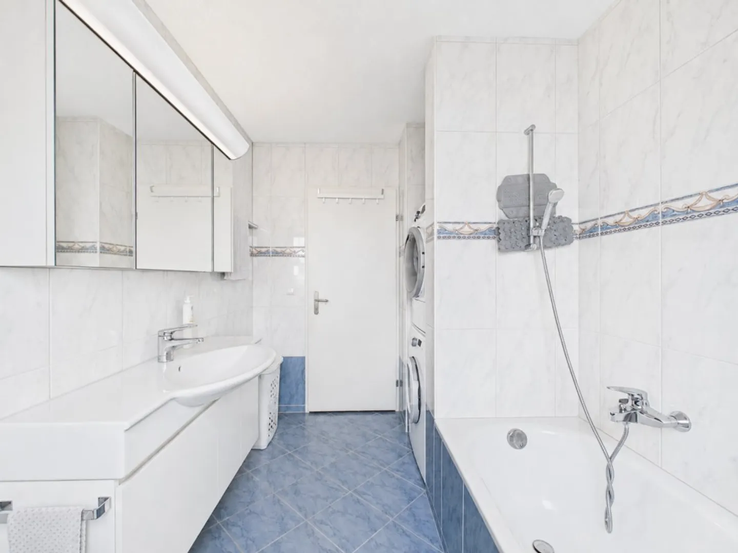 Spacious Apartment in Uster - Photo 7 of 8