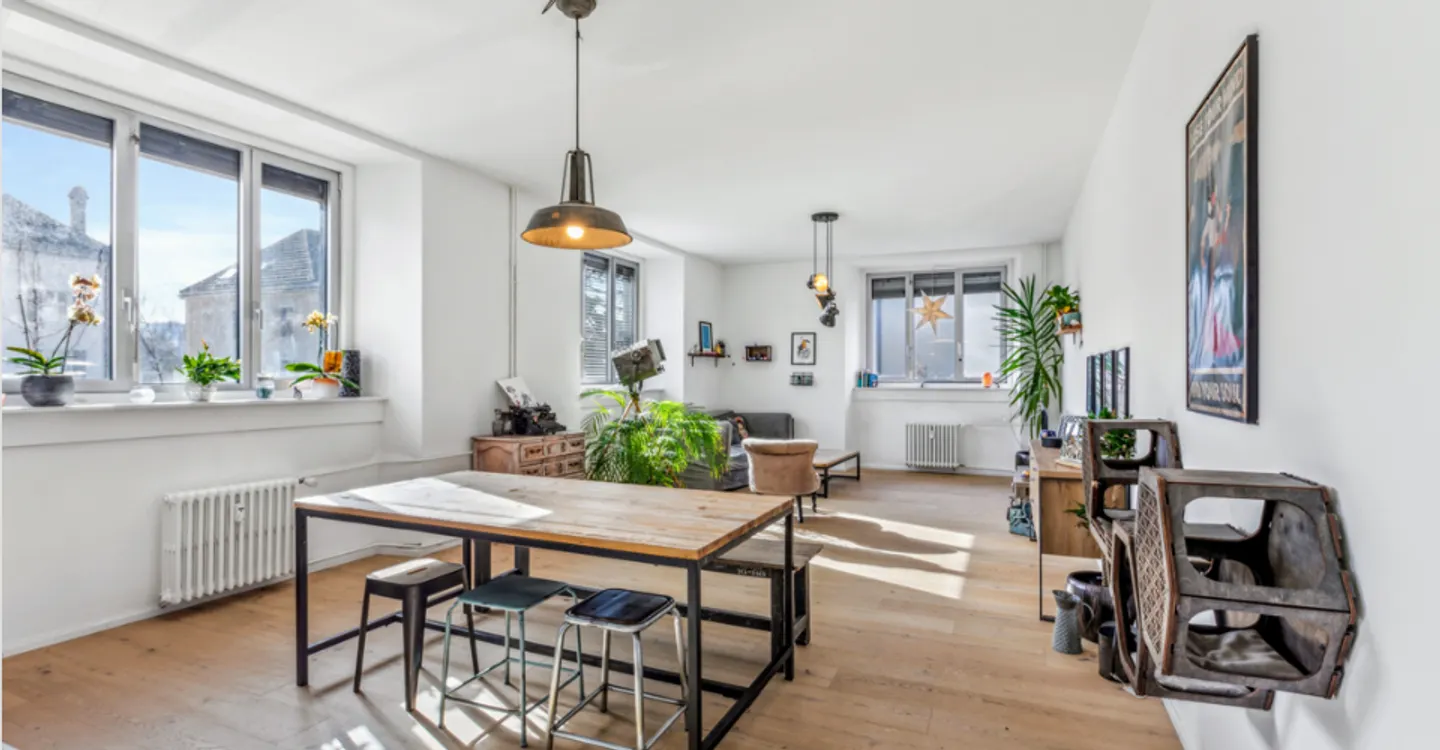 La Chaux-de-Fonds, spazioso appartamento di 3,5 locali (105 m2) con posto auto esterno - Foto 1 di 8
