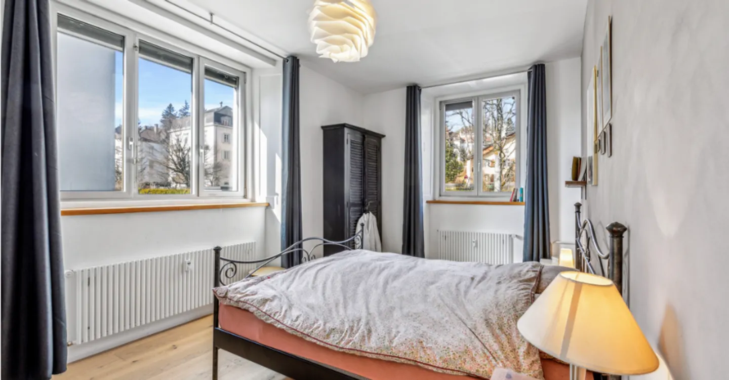 La Chaux-de-Fonds, spazioso appartamento di 3,5 locali (105 m2) con posto auto esterno - Foto 2 di 8