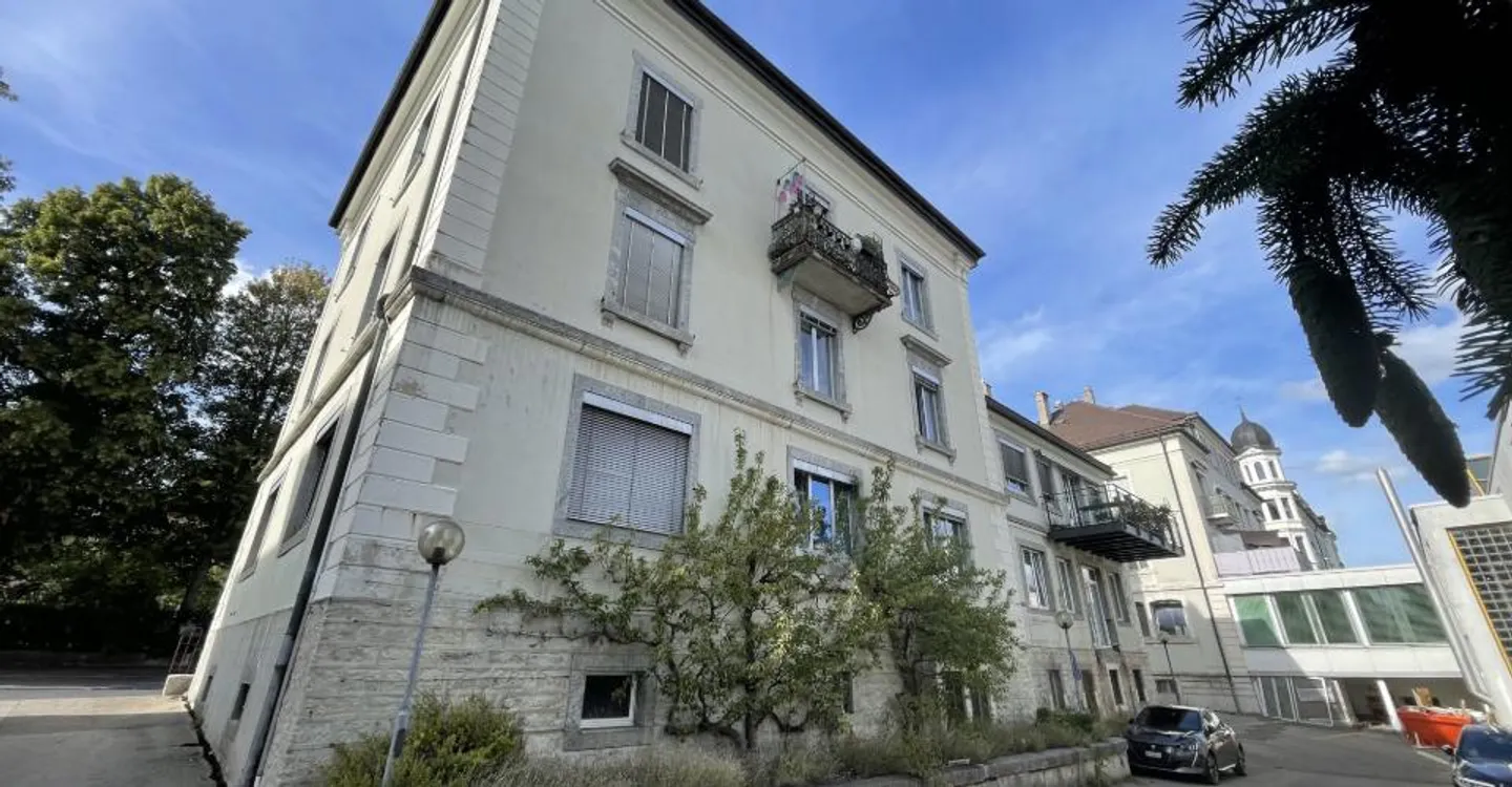 La Chaux-de-Fonds, spazioso appartamento di 3,5 locali (105 m2) con posto auto esterno - Foto 8 di 8