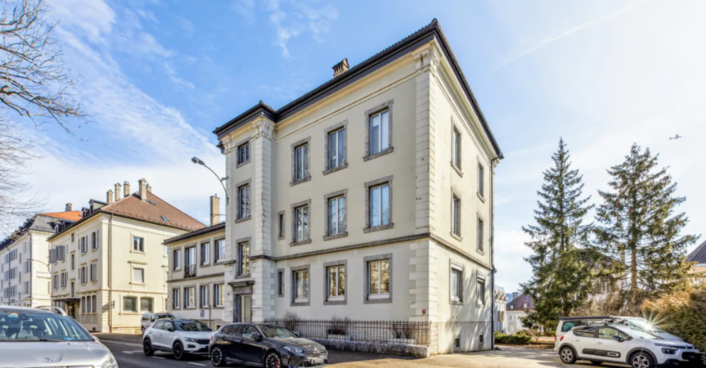 La Chaux-de-Fonds, spazioso appartamento di 3,5 locali (105 m2) con posto auto esterno - Foto 4 di 8
