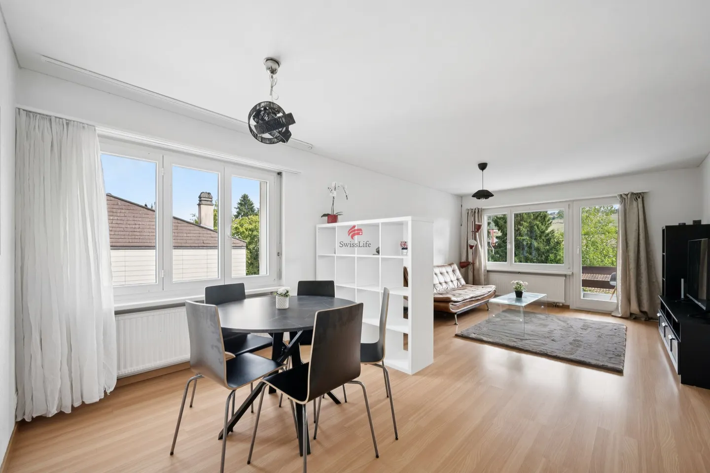 Maison attrayante avec balcon et options de stationnement - Photo 2 sur 10