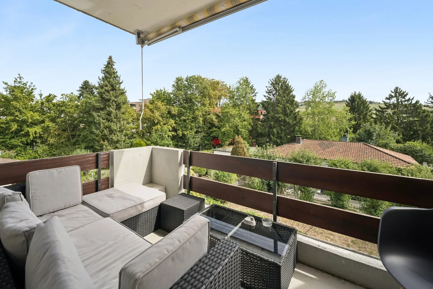 Maison attrayante avec balcon et options de stationnement - Photo 10 sur 10