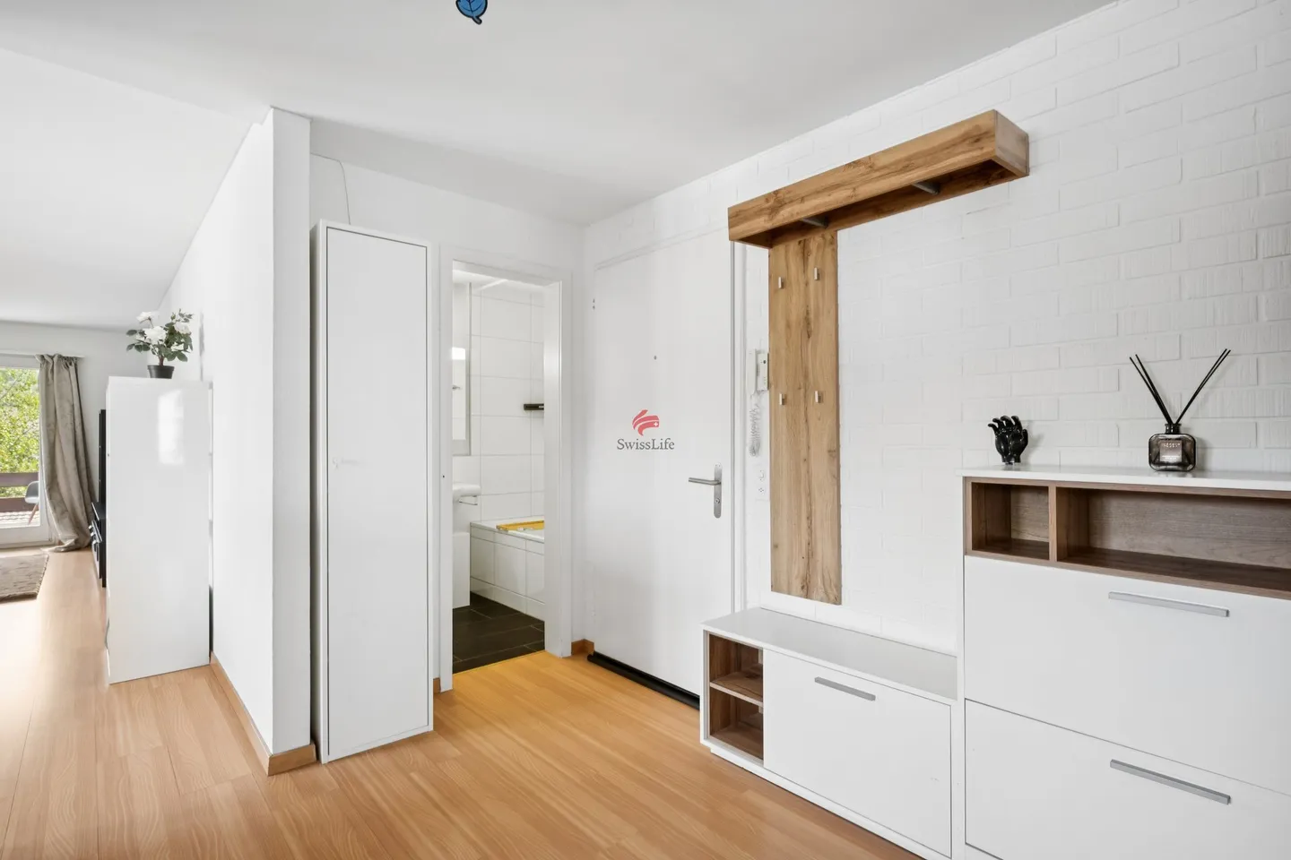 Maison attrayante avec balcon et options de stationnement - Photo 8 sur 10